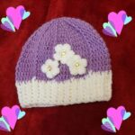 Ročno kvačkana kapa z rožicami,barva po želji